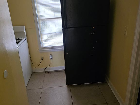 4th image of 313 Gabriel St