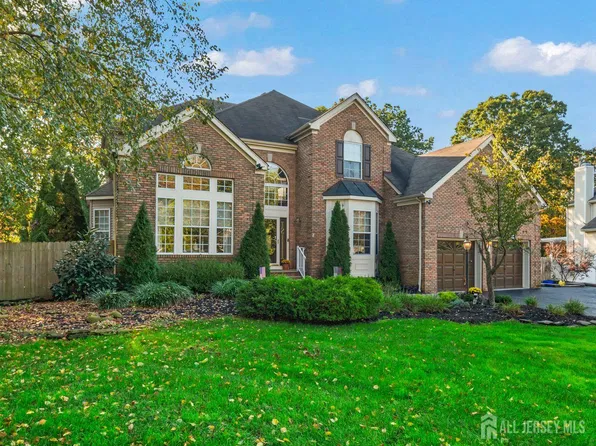 5 Black Oak Ct, Monroe Township, NJ 08831