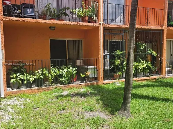 1300 W 47th Pl APT 117, Hialeah, FL 33012