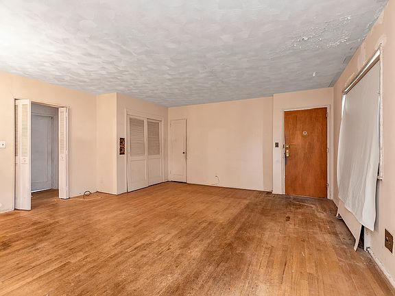 3rd image of 20-19 Utopia Pkwy #1-371