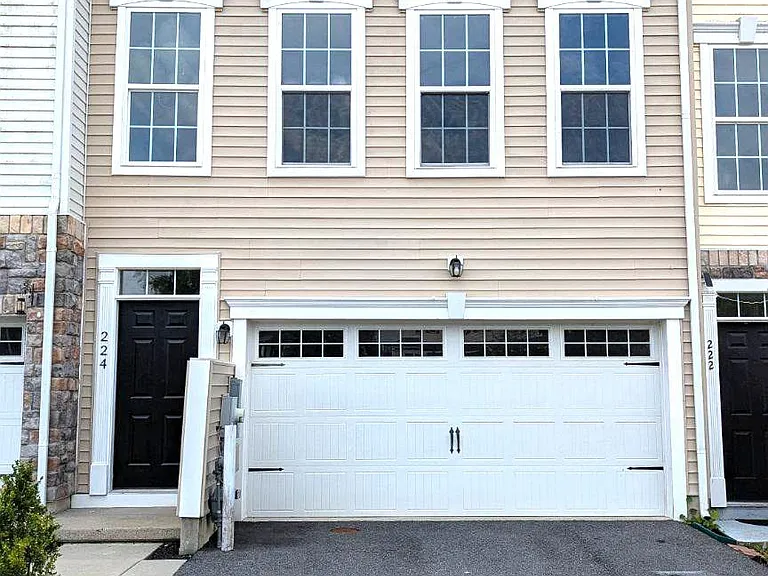 224 Jenny Dr — Photo 2