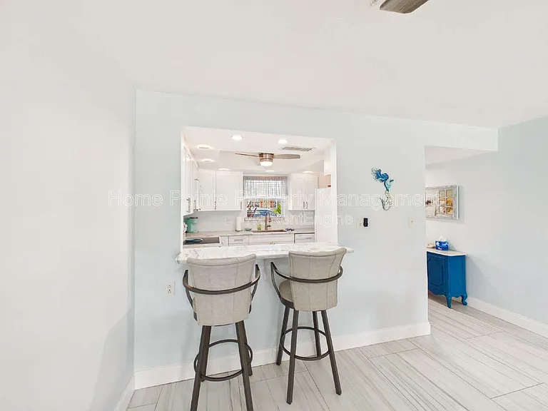 300 Valley Stream Dr #3D — Photo 12