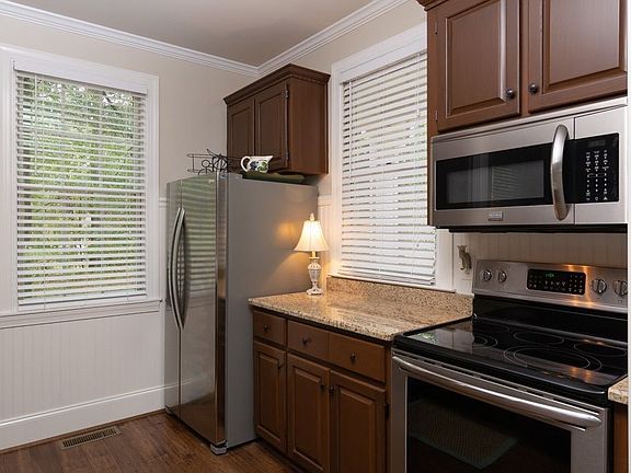 3rd image of 226 Beech Haven Ln