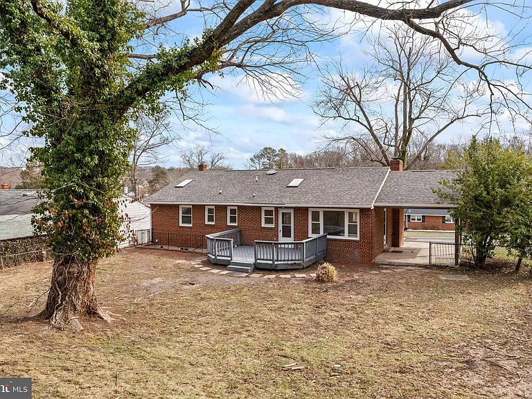 4502 Henderson Rd — Photo 58