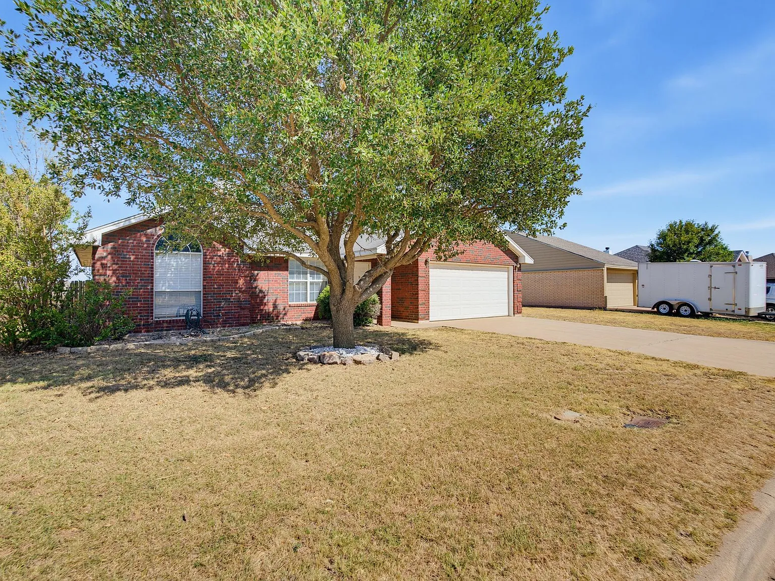3 bed, 1169 sqft, $2,400 — Photo 3