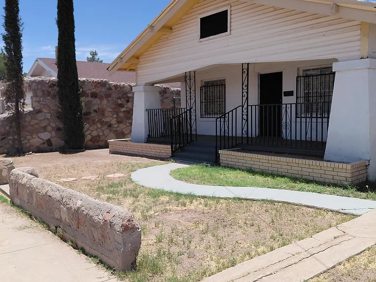 1109 N Luna St — Photo 2