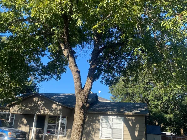302 W Pine St, Abbott, TX 76621