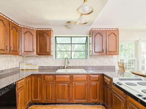 3rd image of 30 Canavan Dr