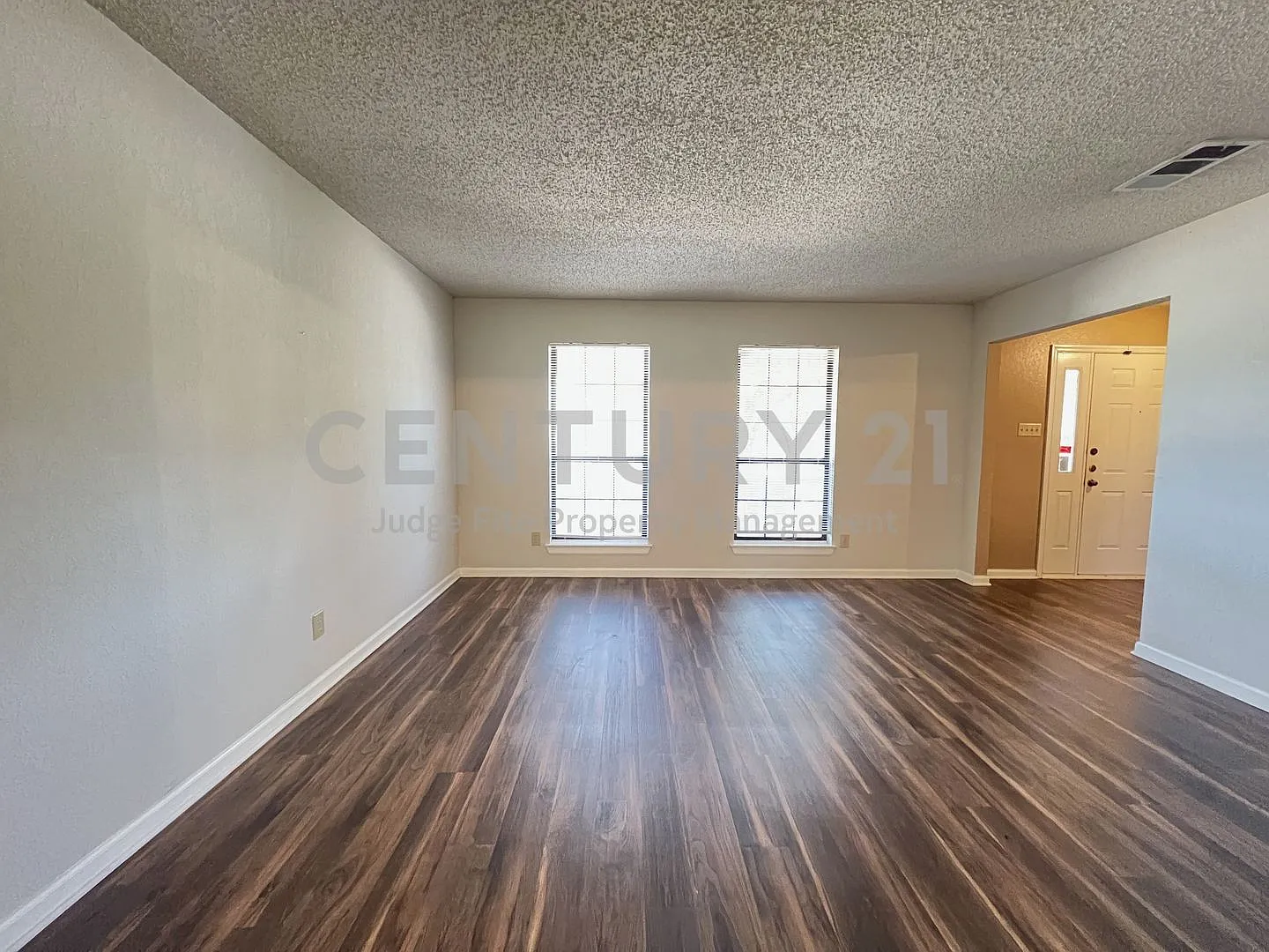 Nice 2-Story 3/2.5/2 in North Denton For Rent! — Photo 3