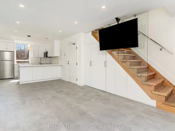 97 Lee Ave Suite 6, Toronto, ON M4E 2P2