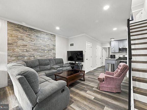 5th image of 6647 N Bouvier St