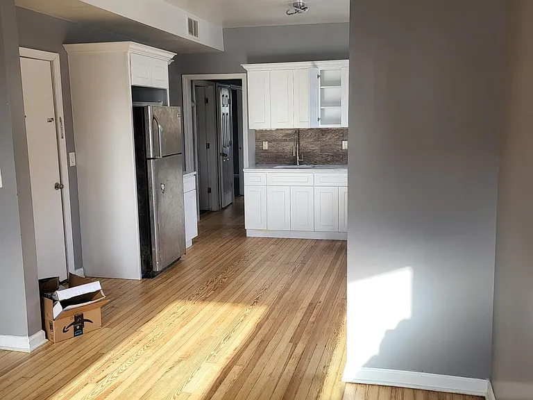 93 Hopkins Pl #2 — Photo 2