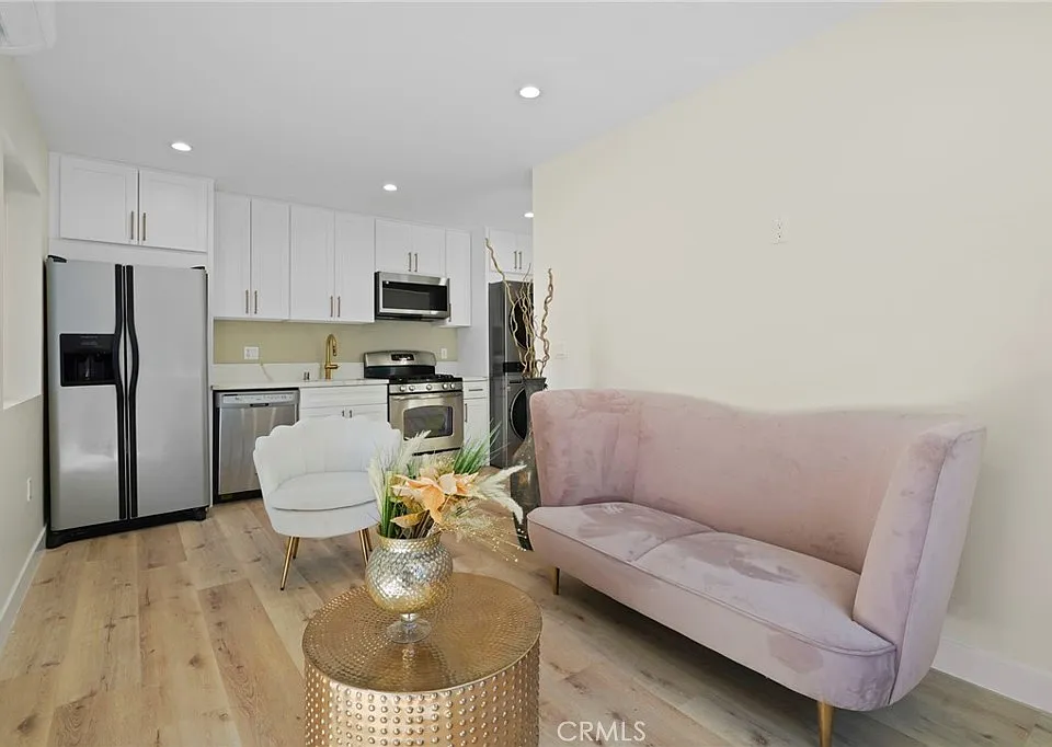21703 Costanso