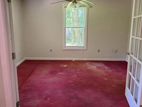 4th image of 835 Spring Dr