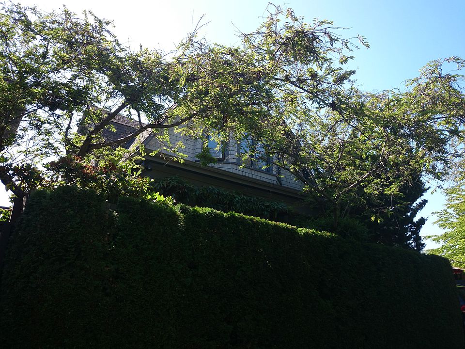 2nd image of 1919 Broadway E
