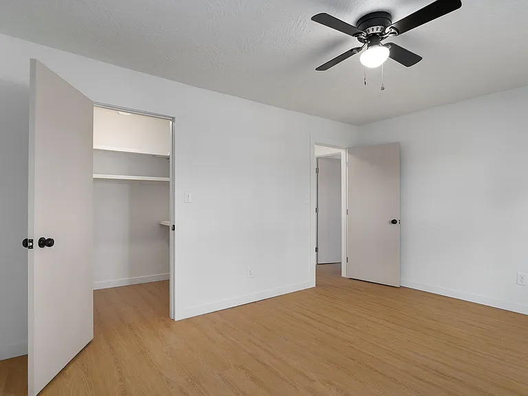 2025 E Battlefield Rd — Photo 31