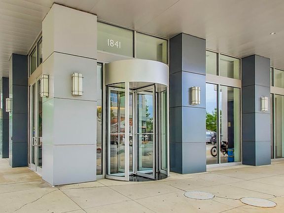 3rd image of 1841 S Calumet Ave APT 2105