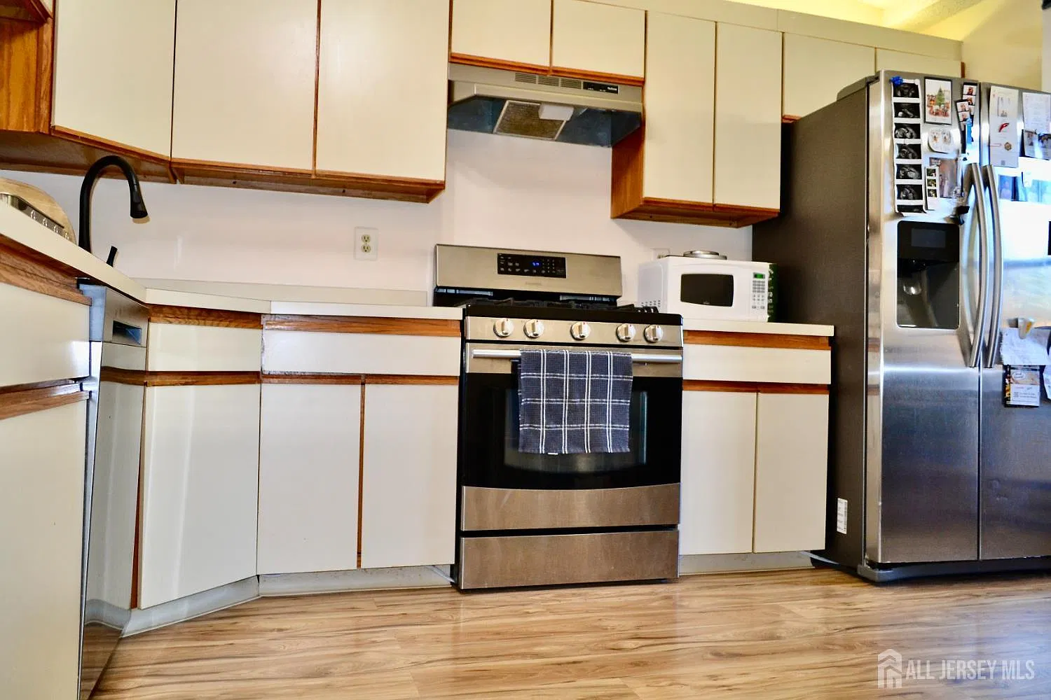 2 bed, 2.0 bath, $2,450 — Photo 3