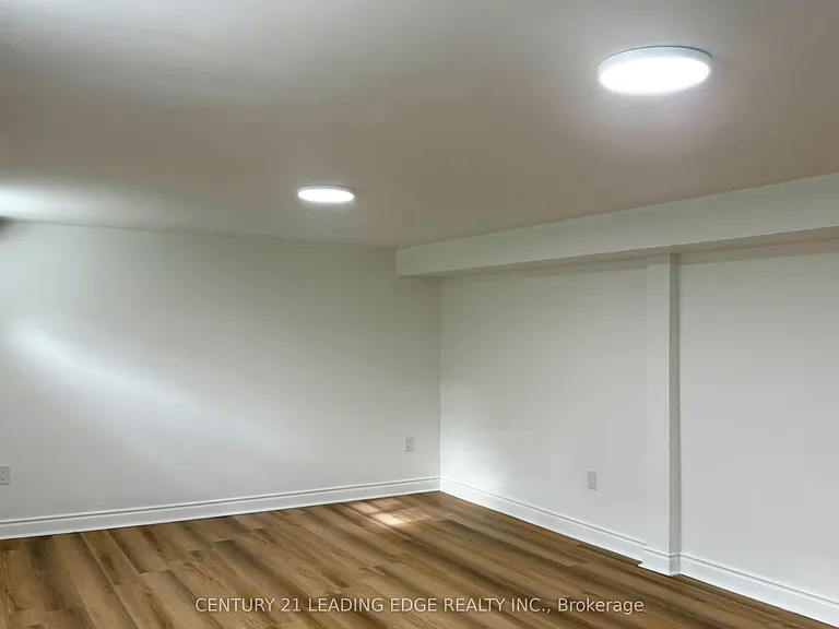 2385 Strathmore Cres #BASEMENT — Photo 6