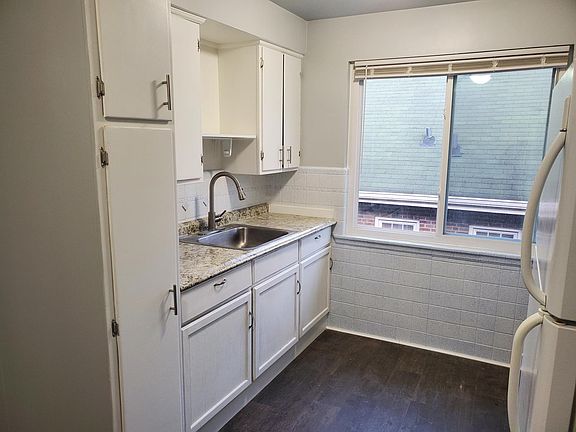 2nd image of 2716 Lawndale Ave #3