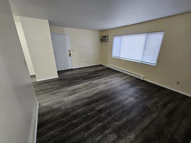 1731 La Crescent St #57 — Photo 9