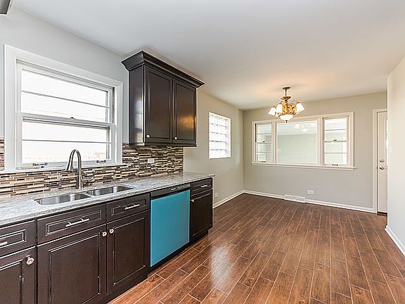 4th image of 4705 N Oconto Ave