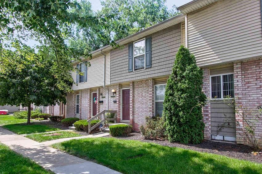 1st image of 41072 Canton Ct
