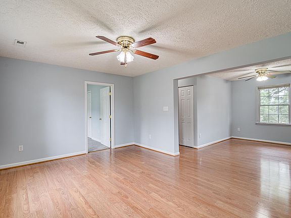 2nd image of 723 Parkview Dr