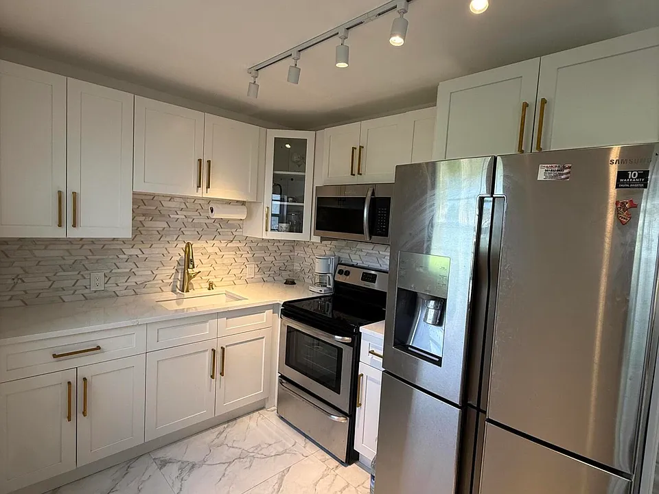 389 Fanshaw Way #389-J