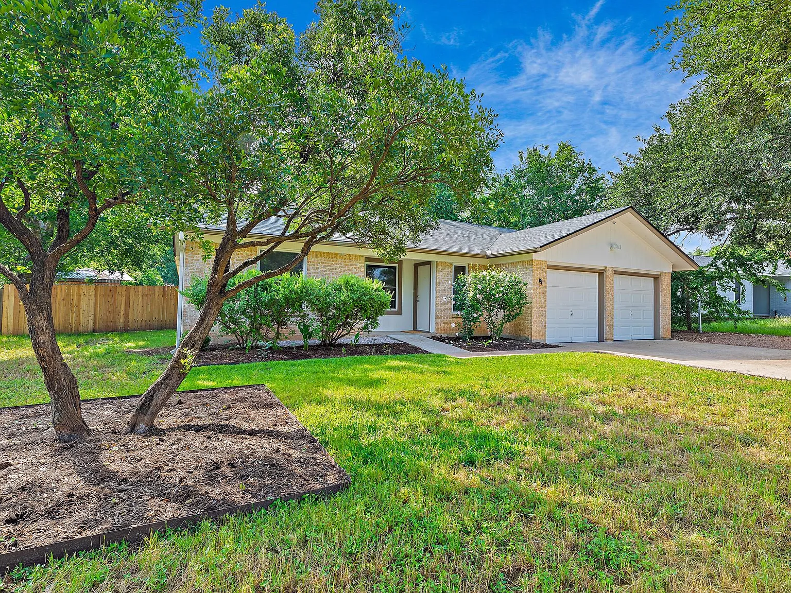 4 bed, 2.0 bath, 1516 sqft, $2,200 — Photo 3