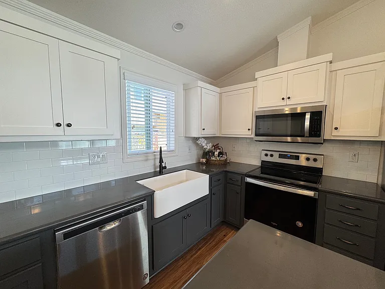 1415 Sherman St — Photo 7