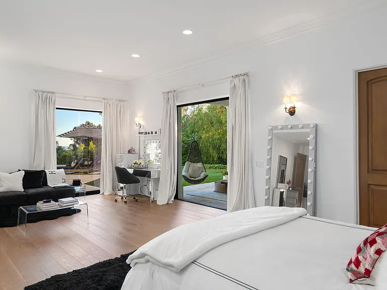 6110 Merritt Dr — Photo 28