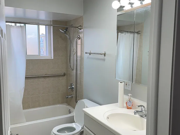 5211 N Reserve Ave #2E — Photo 7