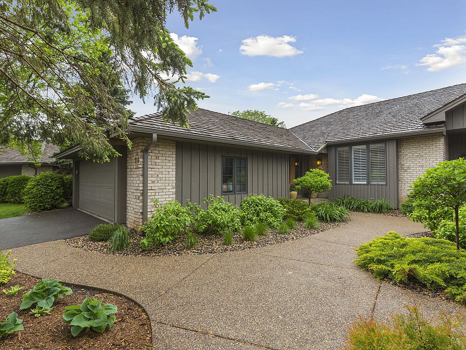 1st image of 916 N Highview Cir