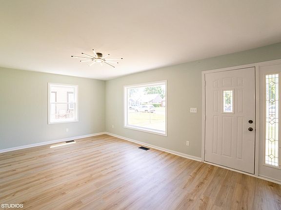 3rd image of 7509 Marshall Ave