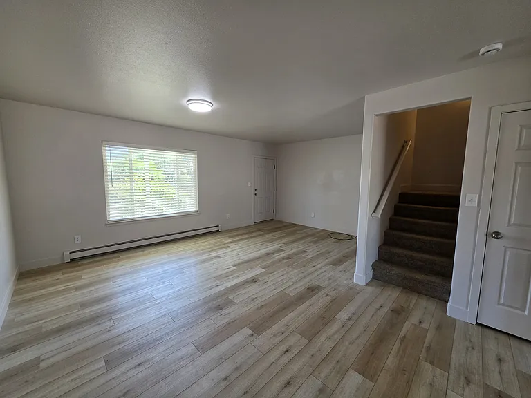 2985 Emerald Cir — Photo 2