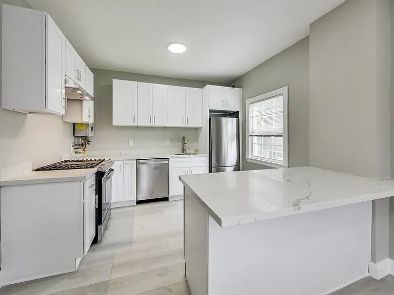 1824 Linden St #8 — Photo 1