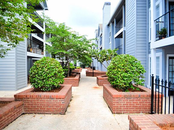 Professionally maintained courtyards