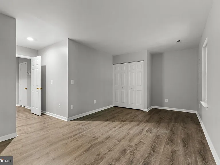 106 Hackley Ct — Photo 21