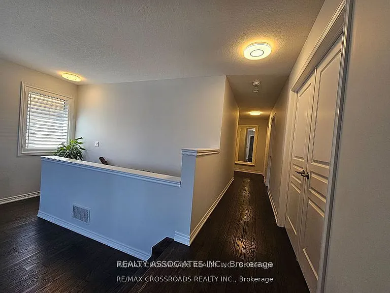 35 Cutts Cres — Photo 19