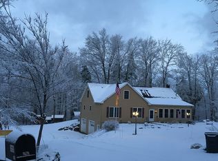 19 Blue Jay Cir, Schaghticoke, NY 12154