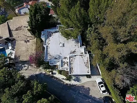 1673 Waynecrest Dr — Photo 2