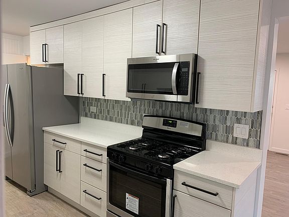3rd image of 211 Bradley Ct Unit C