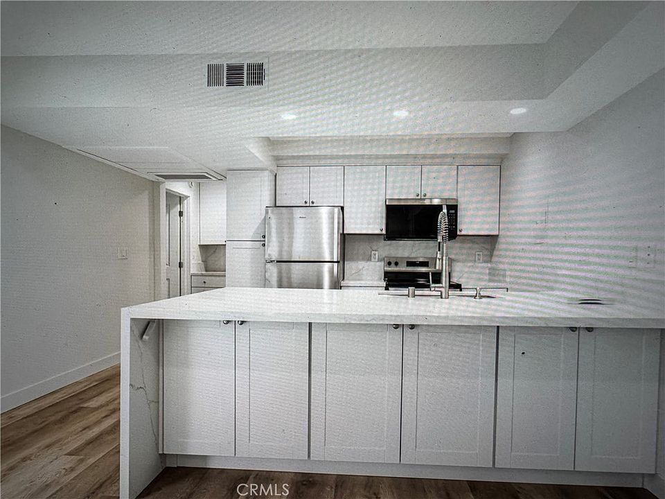 1st image of 750 N Kings Rd APT 105