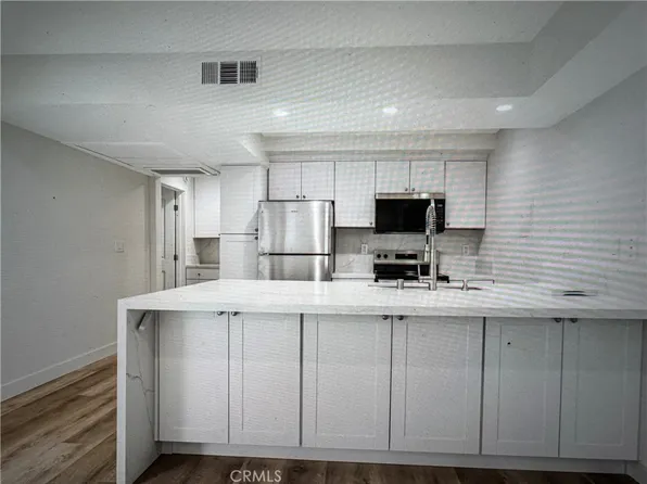 750 N Kings Rd APT 105, Los Angeles, CA 90069