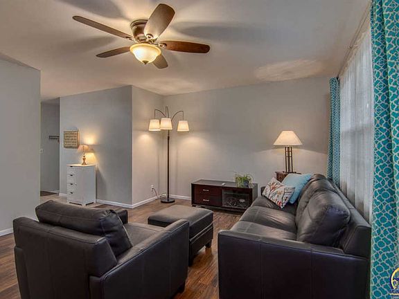 4th image of 3704 SE Evans Dr