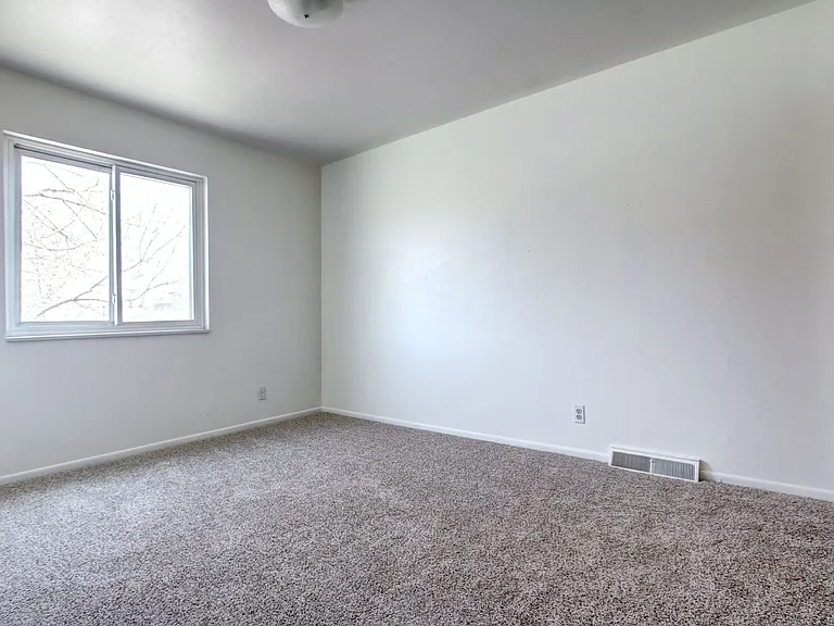 2911 S Clarkson St — Photo 17
