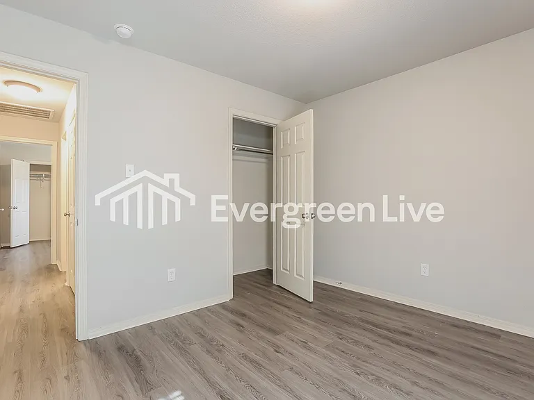 5504 Bundy Dr — Photo 8