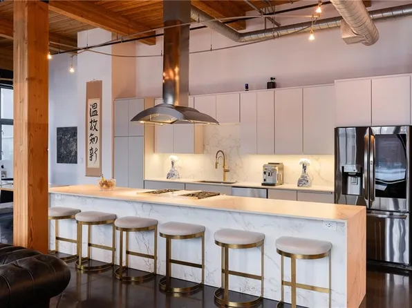 210 W 5th St APT 207, Kansas City, MO 64105