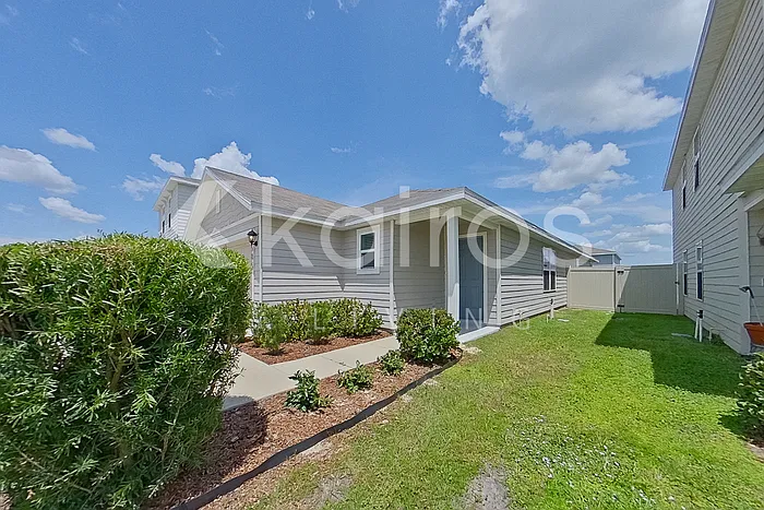 3 bed, 2.0 bath, 1453 sqft, $2,045 — Photo 3